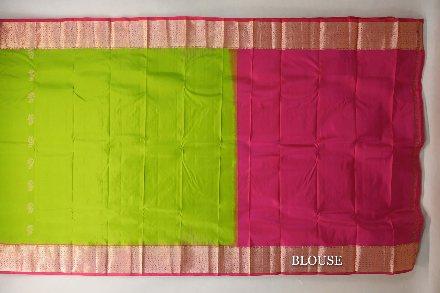 Parrot Green with Orangish Pink Borders Light Weight Kanjivaram Silk Saree blouse