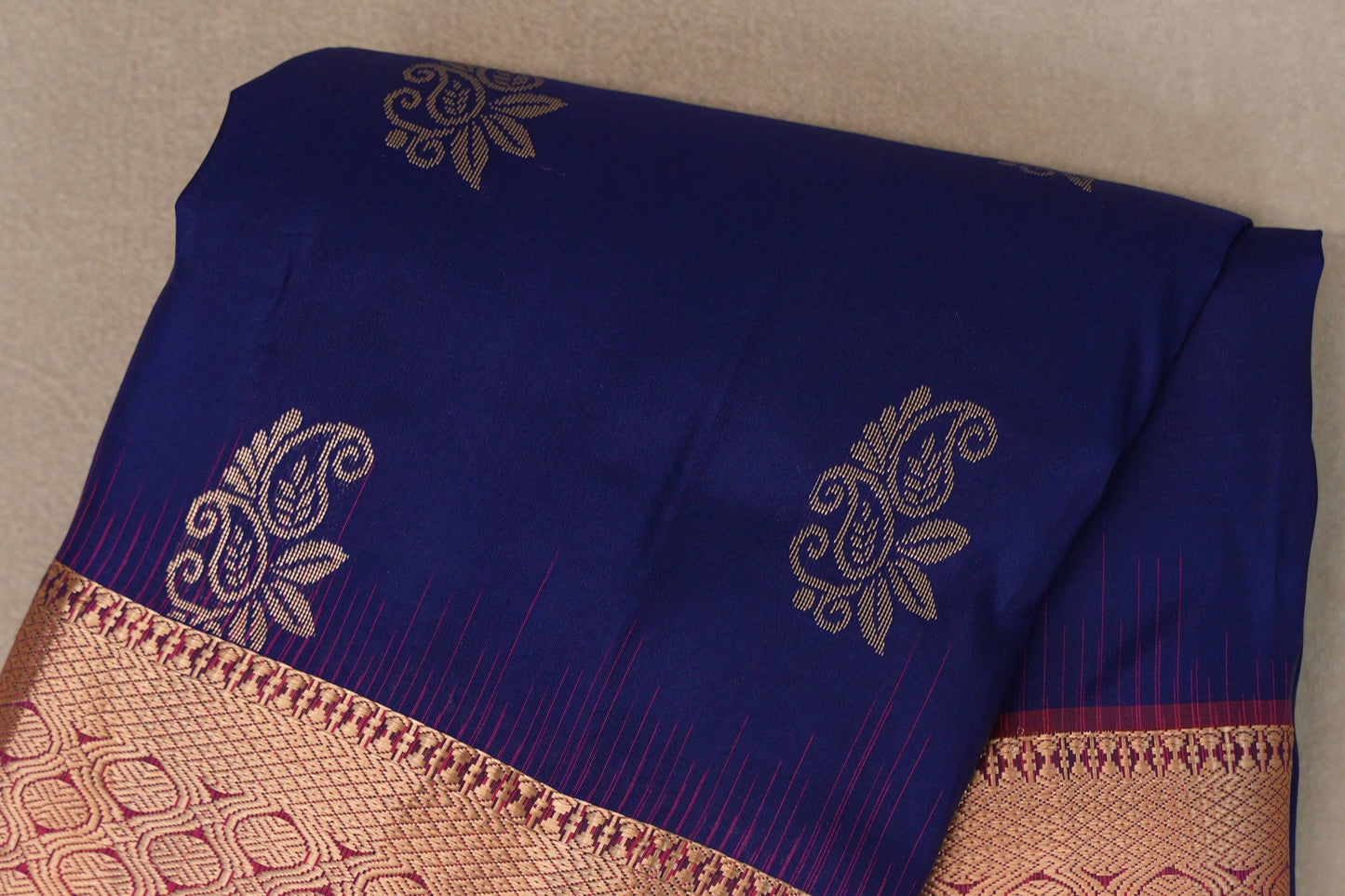 Deep Blue with Orangish Pink Borders Light Weight Kanjivaram Silk Saree body