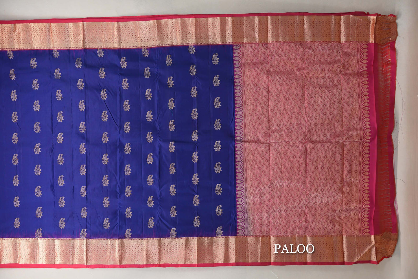 Deep Blue with Orangish Pink Borders Light Weight Kanjivaram Silk Saree paloo