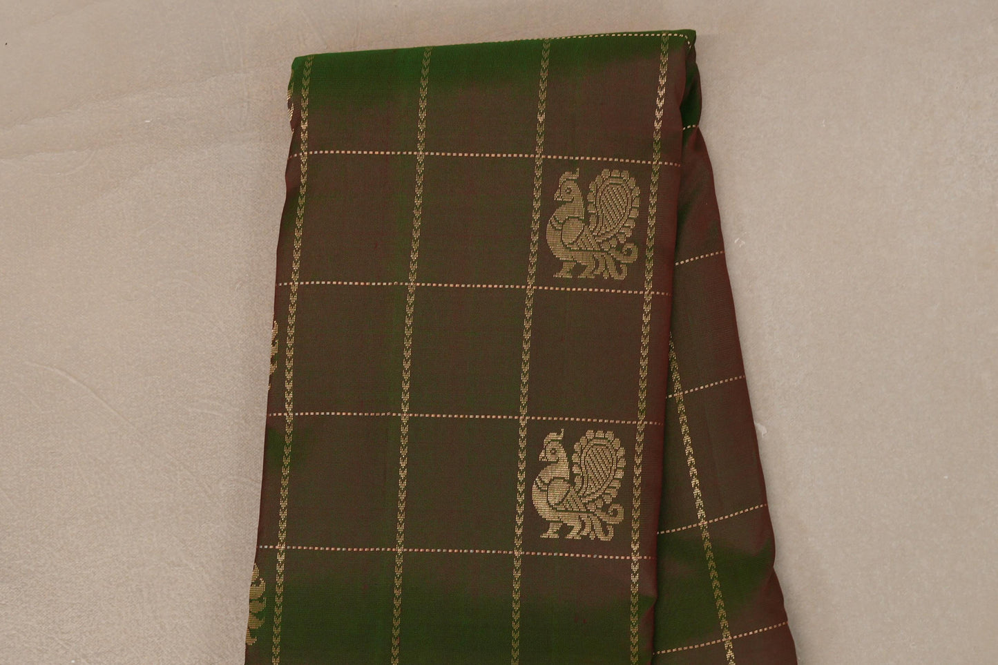 Dual Tone of Deep Maroon & Green with Bright Pink Borders Light Weight Kanjivaram Silk Saree body