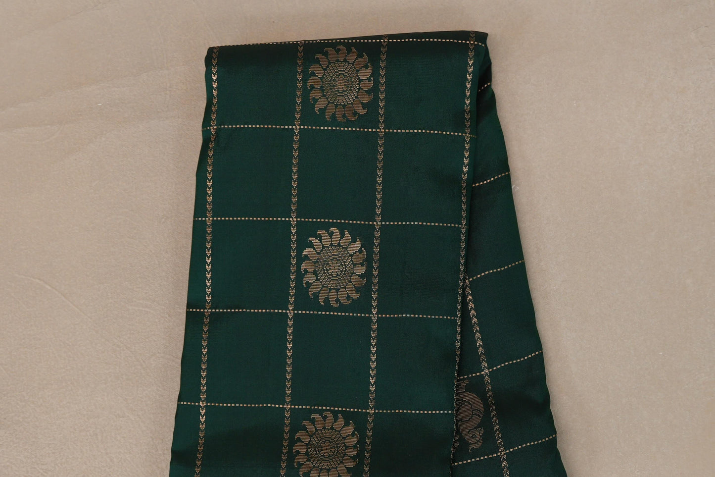 Deep Bottle Green with Dual Tone of Magenta & Green Borders Light Weight Kanjivaram Silk Saree body
