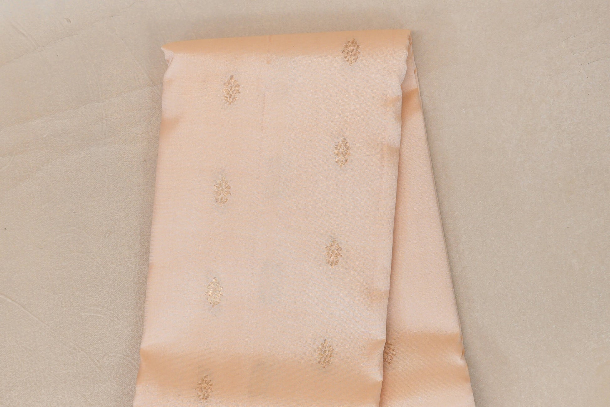 Cream with Bright Red Borders Light Weight Kanjivaram Silk Saree body