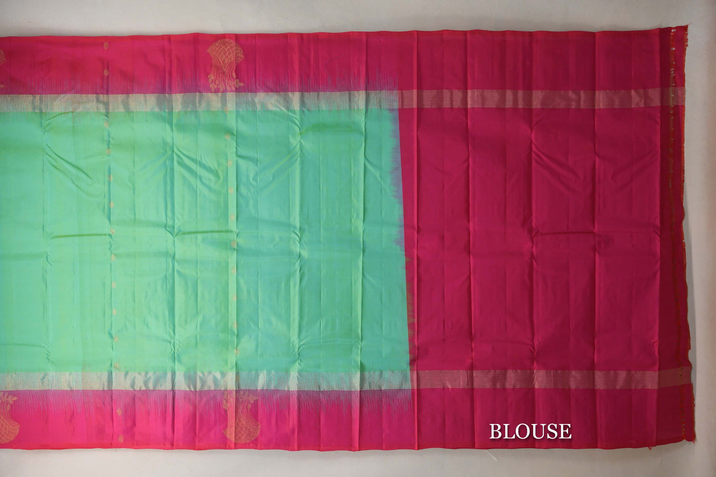 Dual Tone of Aqua Blue & Parrot Green with Bright Pink Borders Light Weight Kanjivaram Silk Saree blouse