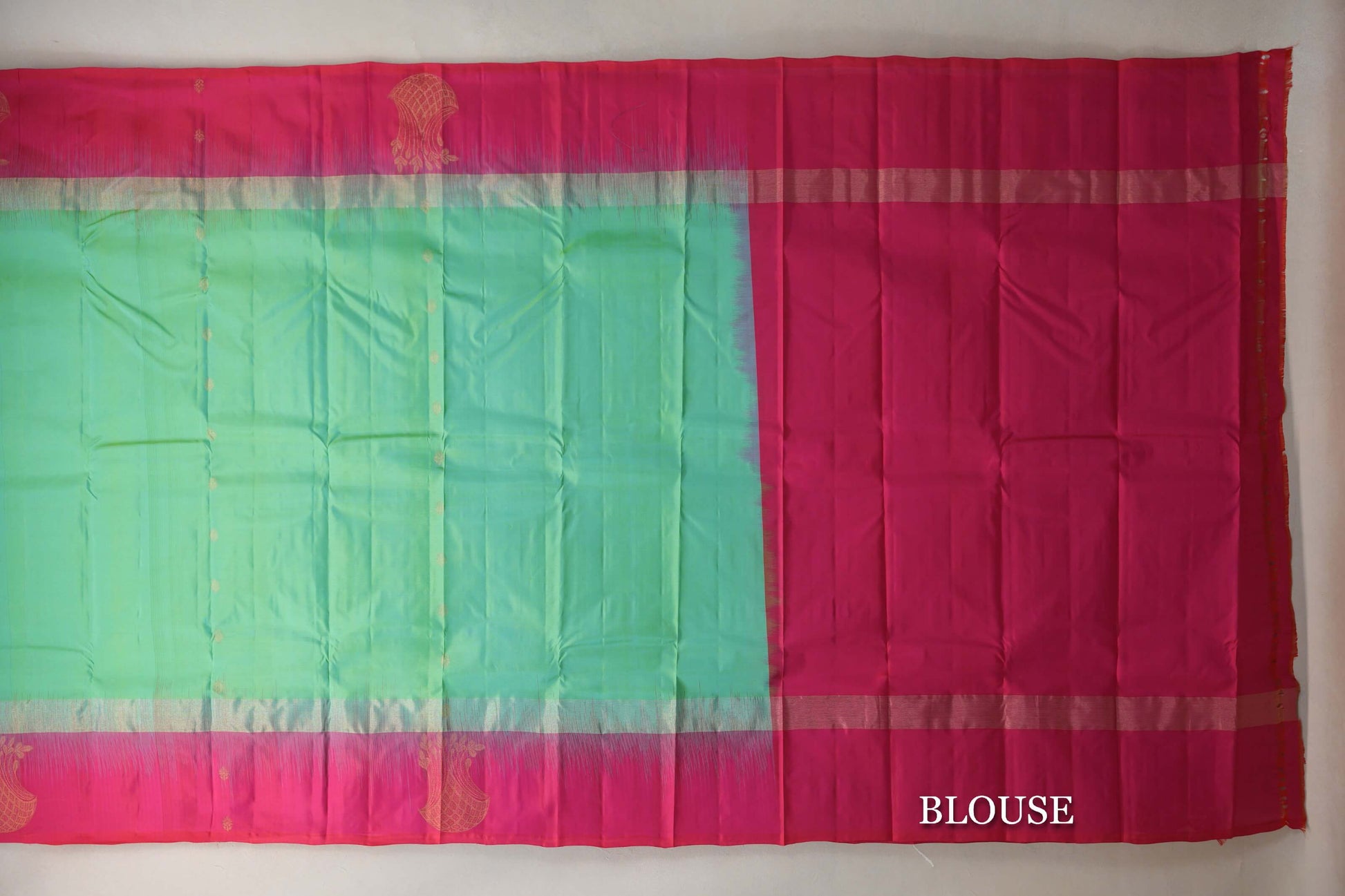 Dual Tone of Aqua Blue & Parrot Green with Bright Pink Borders Light Weight Kanjivaram Silk Saree blouse