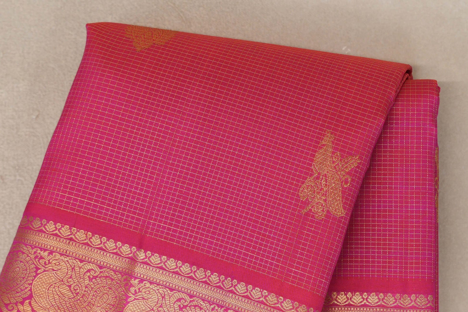 Orangish Pink Vintage Kanjivaram Silk Saree by Shreenivas Silks body