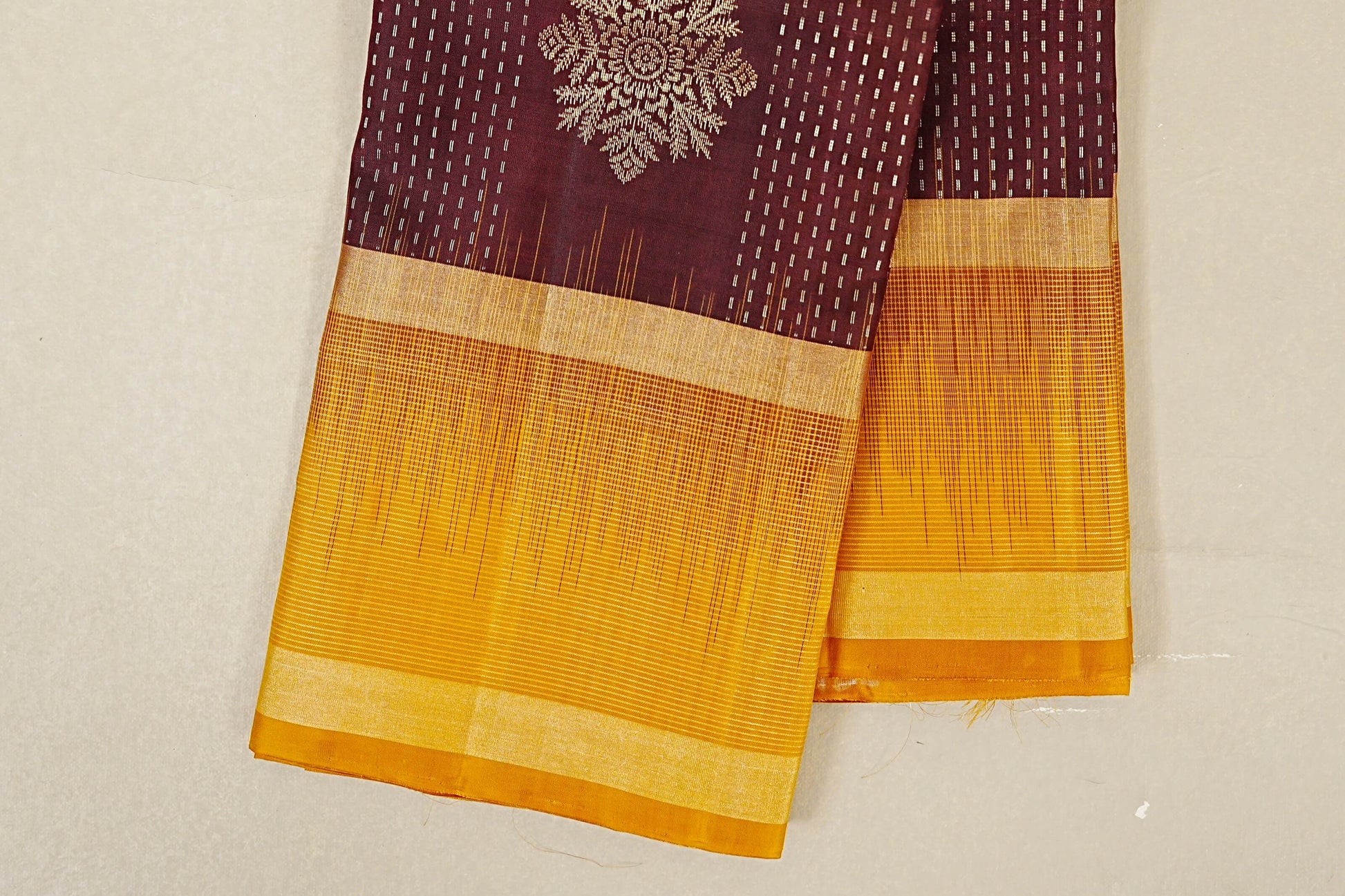 Brownish Maroon Light Weight Kanchipuram Silk Saree border zoom