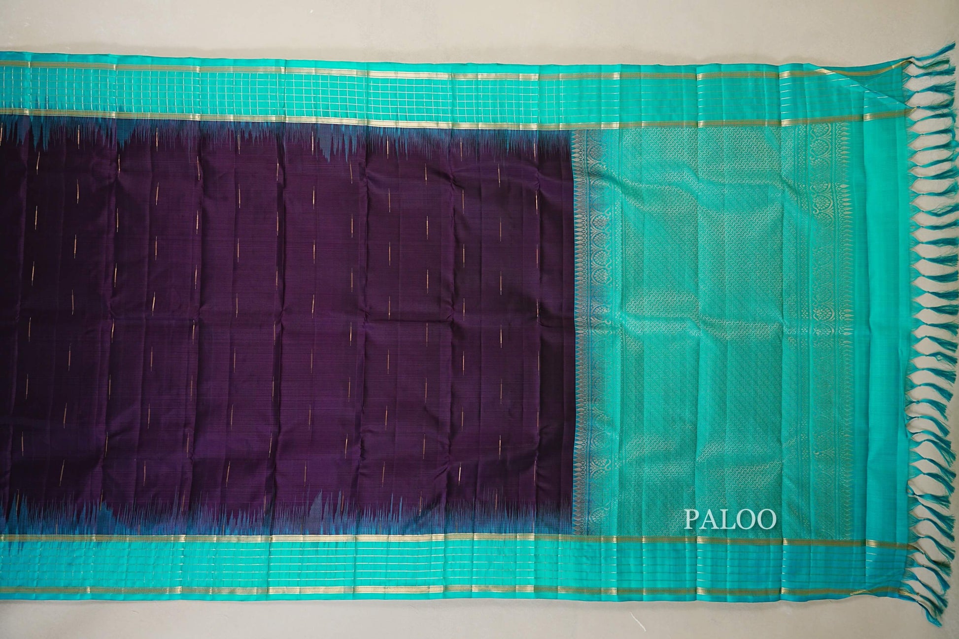 Deep Purple with Greenish Blue Borders Light Weight Kanchipuram Silk Saree paloo