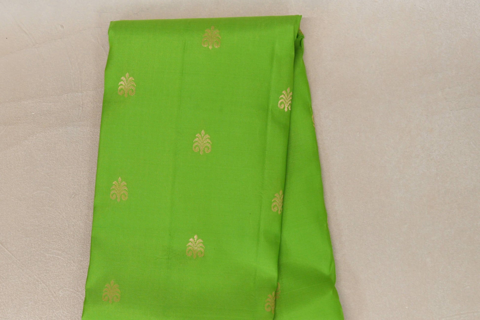 Parrot green with Deep Maroon borders Light Weight Kanchipuram Silk Saree body