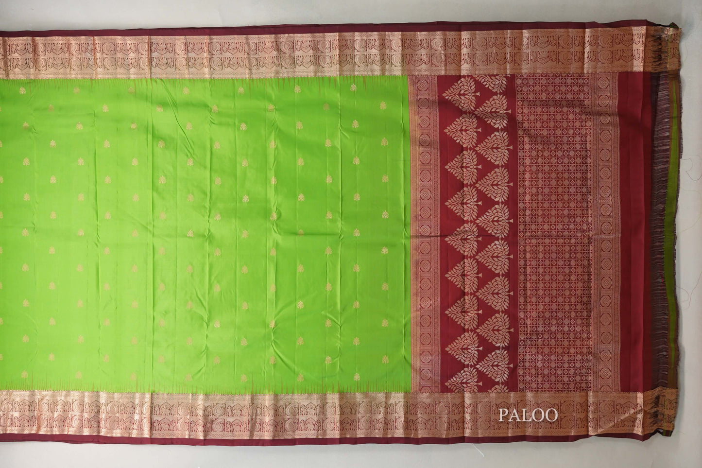 Parrot green with Deep Maroon borders Light Weight Kanchipuram Silk Saree paloo