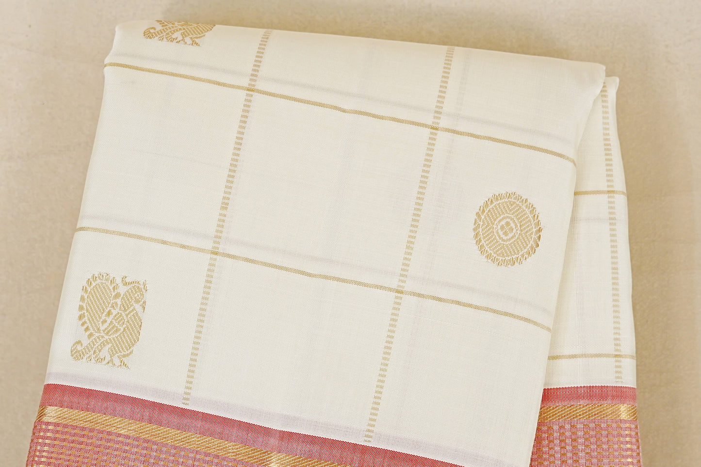 Off White with Peach Pink Borders Vintage Kanjivaram Silk Saree body zoom