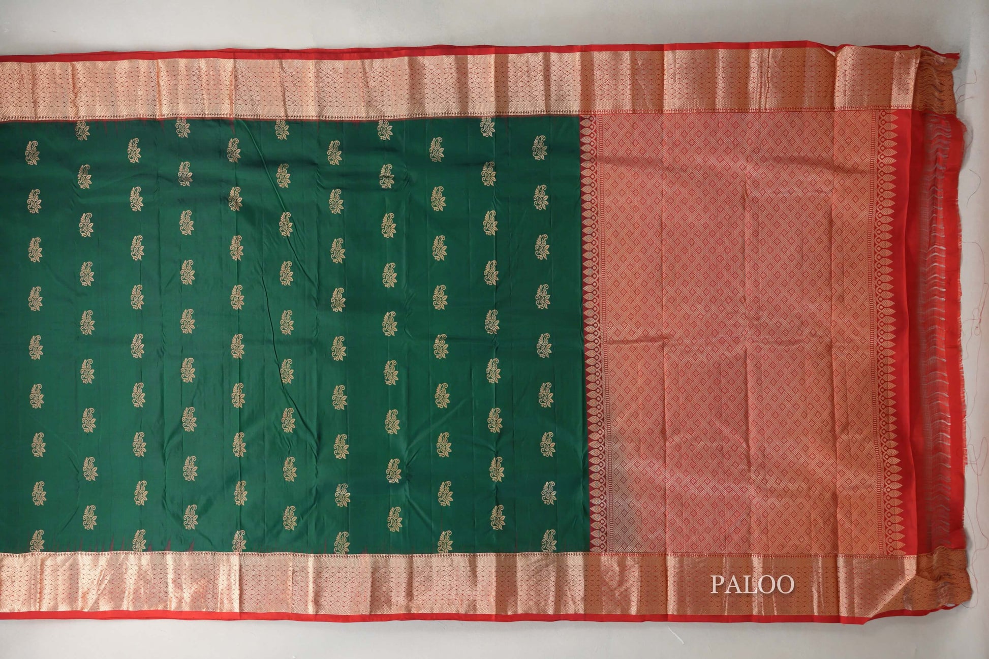 Deep bottle green with Bright Red borders Light Weight Kanjivaram Silk Saree paloo
