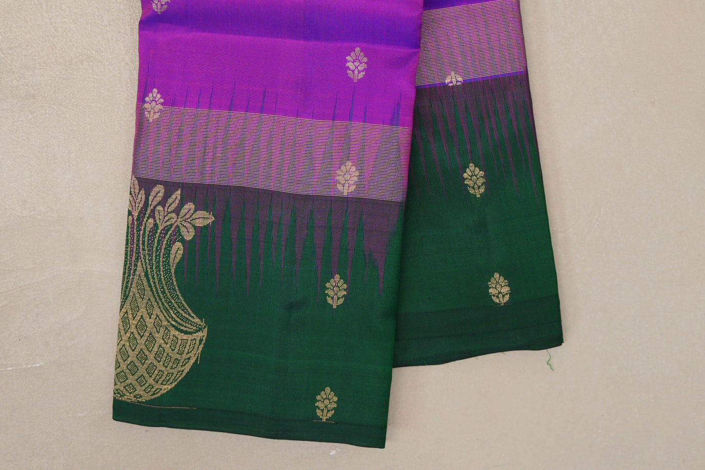 Dual Tone of Bright Magenta & Blue with bottle green borders Light Weight Kanjivaram Silk Saree border