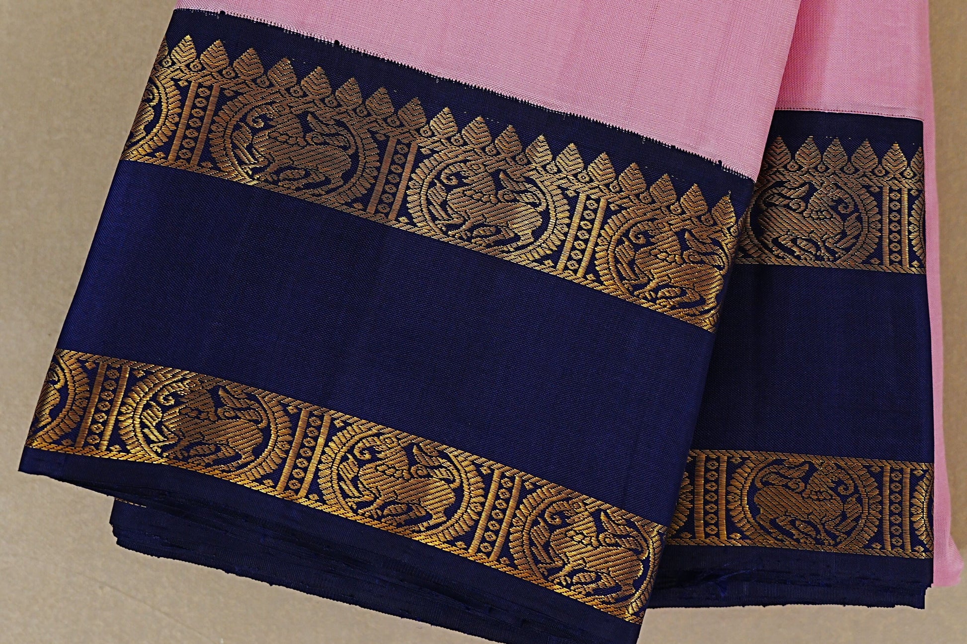 Folded Light Pink Vintage Kanjivaram Silk Saree borders zoom