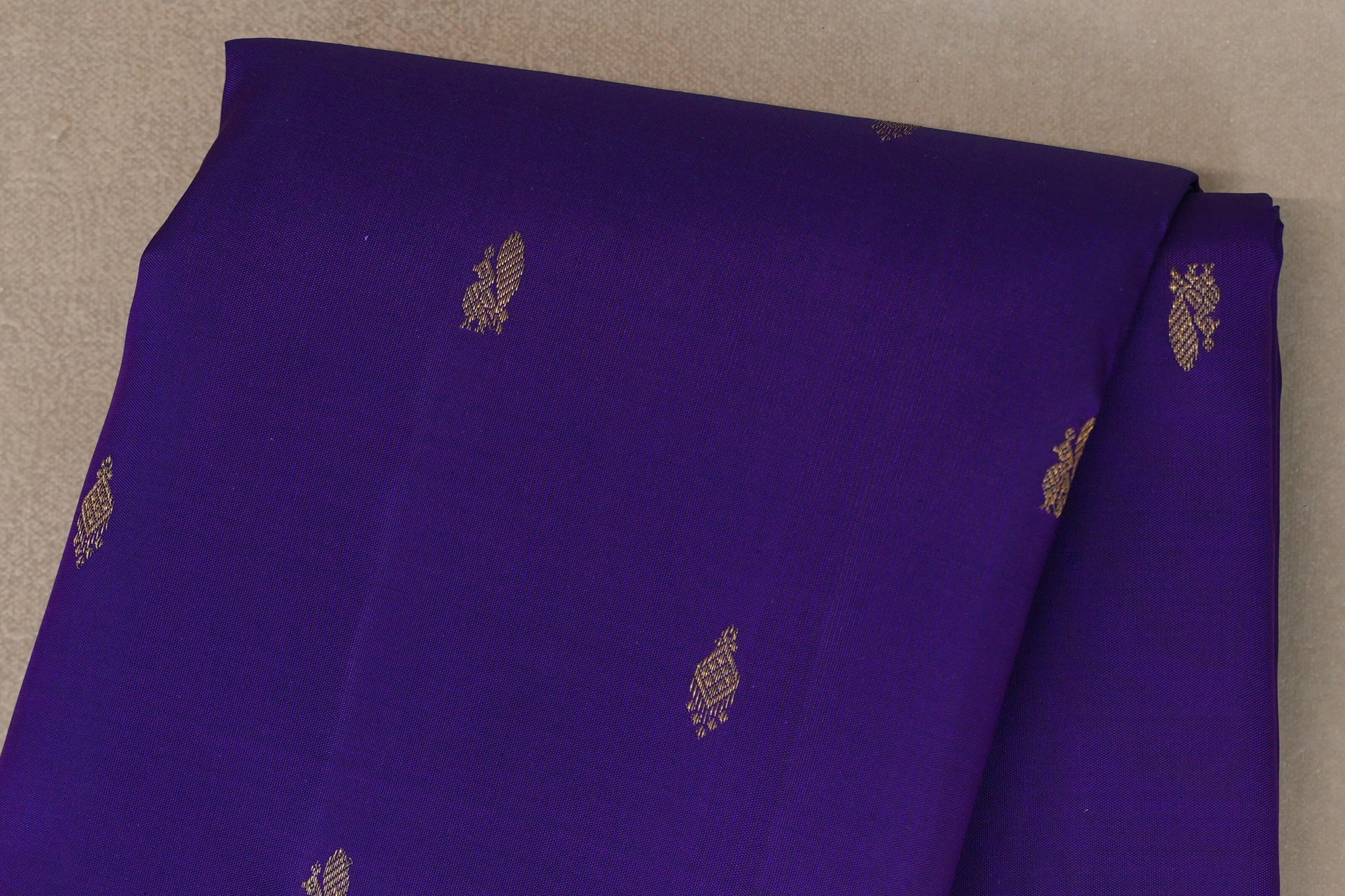 Indigo Violet with Dual Tone of Violet & Orange with Copper Orange Selvedge Vintage Kanjivaram Silk Saree body
