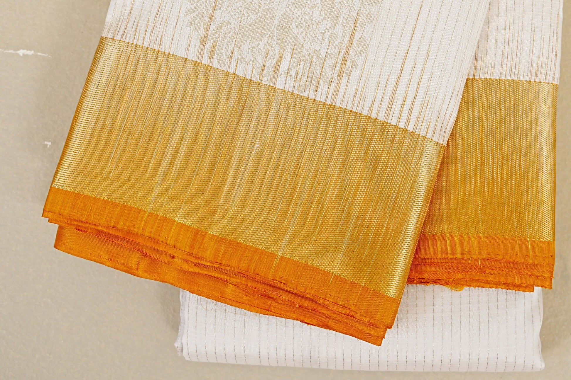 Cream Light Weight Kanchipuram Silk Saree border zoom