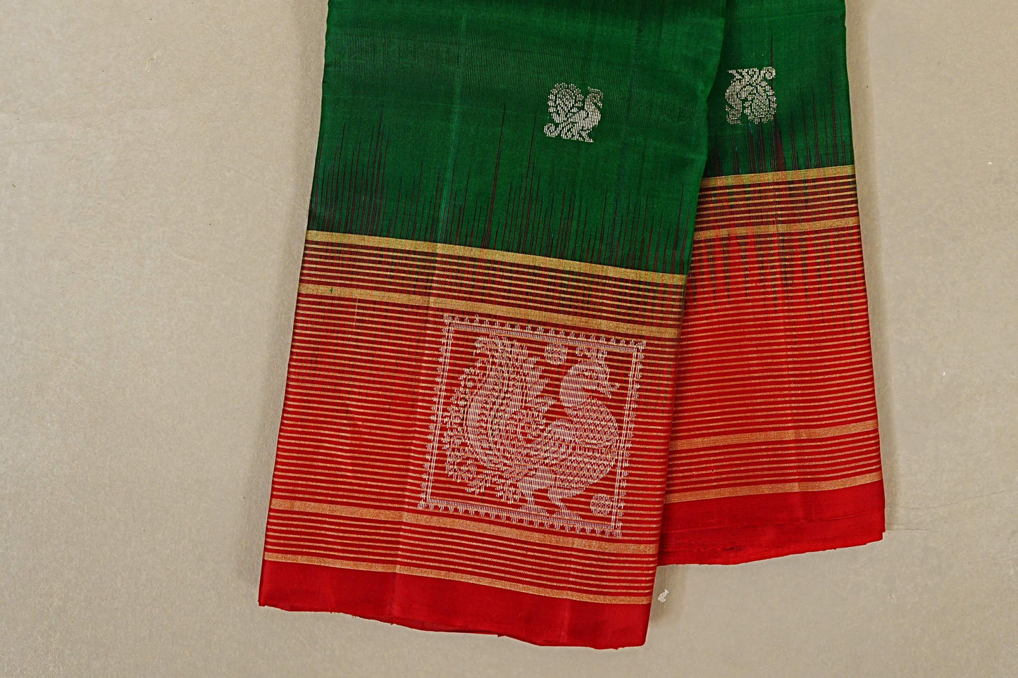 Bottle Green Light Weight Kanchipuram Silk Saree border zoom