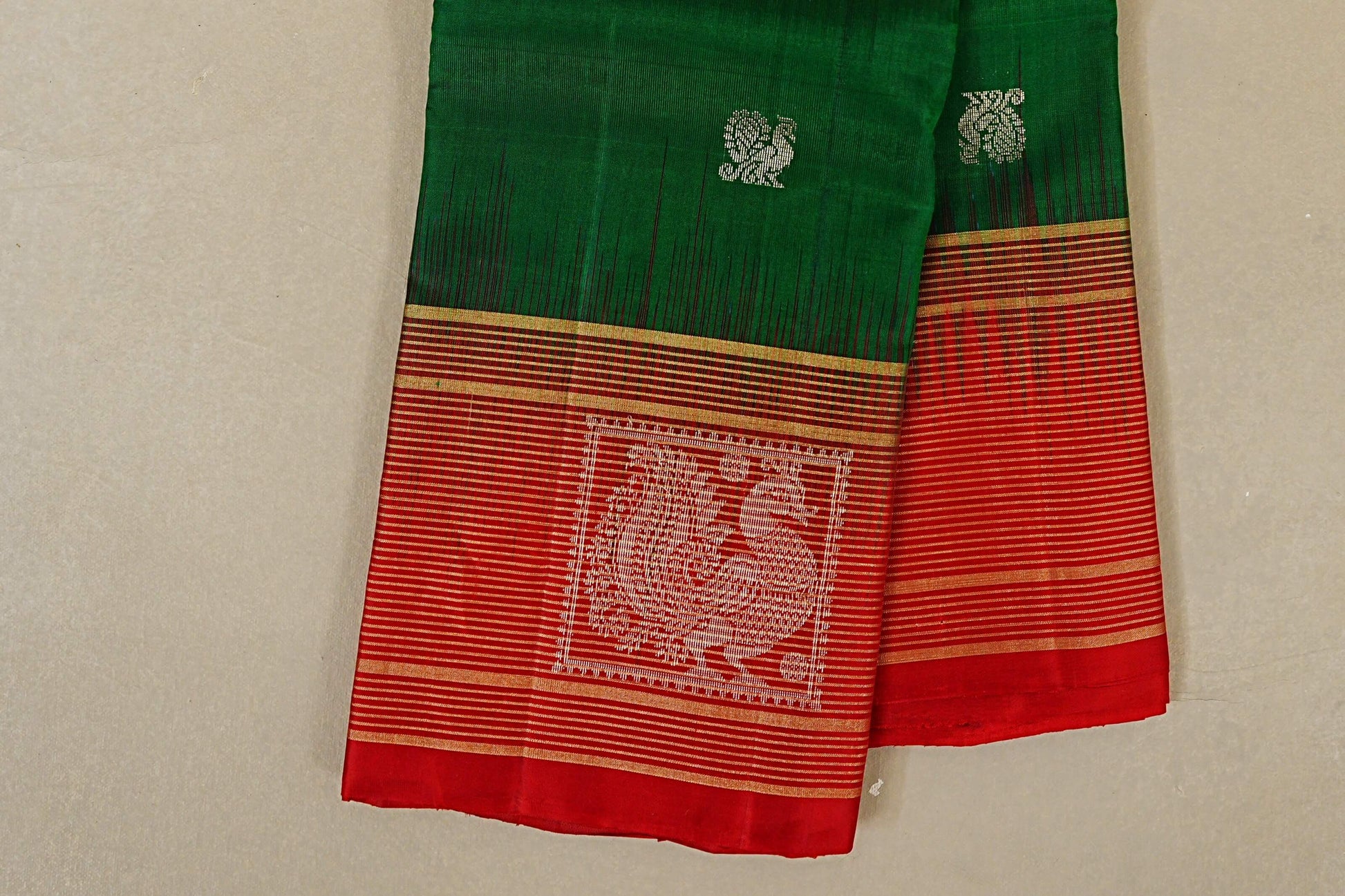 Bottle Green Light Weight Kanchipuram Silk Saree border zoom