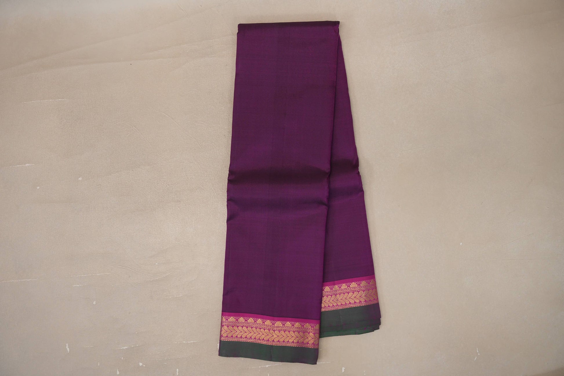 Online Deep Magenta with Magenta & Bottle Green Selvedge Borders Vintage Kanjivaram Silk Saree