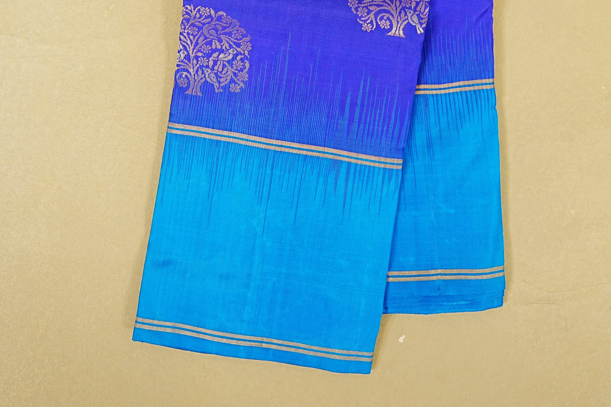 Royal Blue Light Weight Kanchipuram Silk Saree border zoom