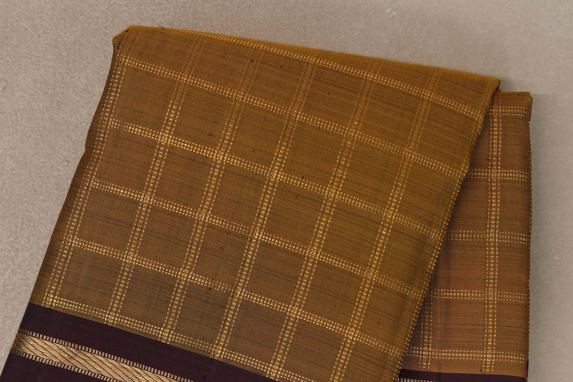 Olive Green with Deep Plum Borders Vintage Kanjivaram Silk Saree body