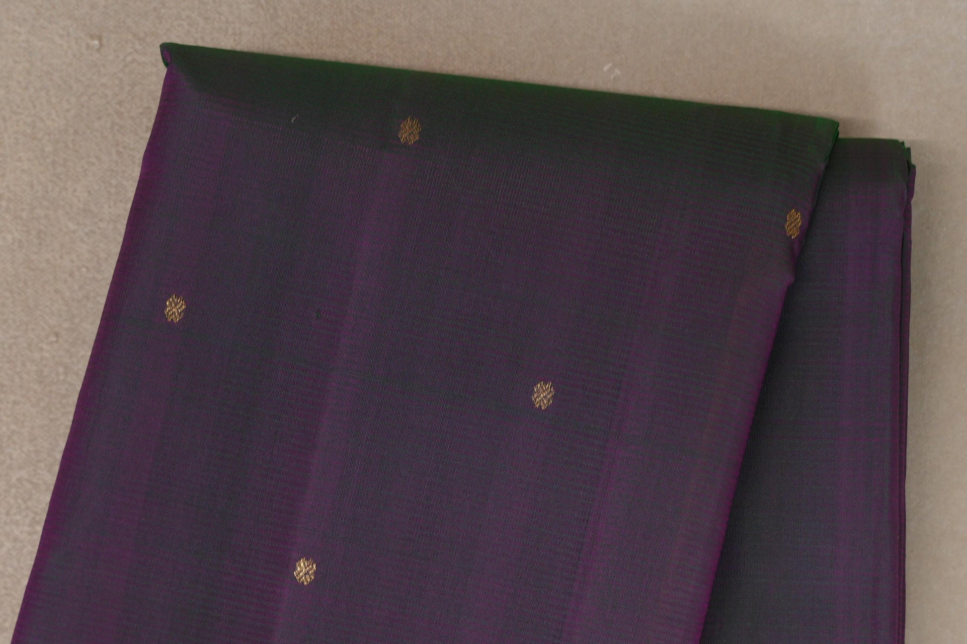 Dual Tone of Magenta & Green Vintage Kanjivaram Silk Saree body