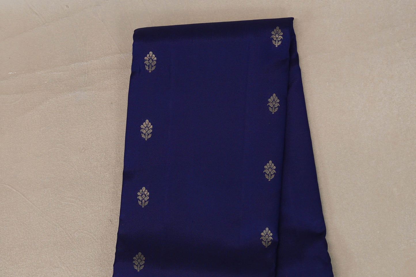 Deep Blue with Bright Pink Borders Light Weight Kanjivaram Silk Saree body