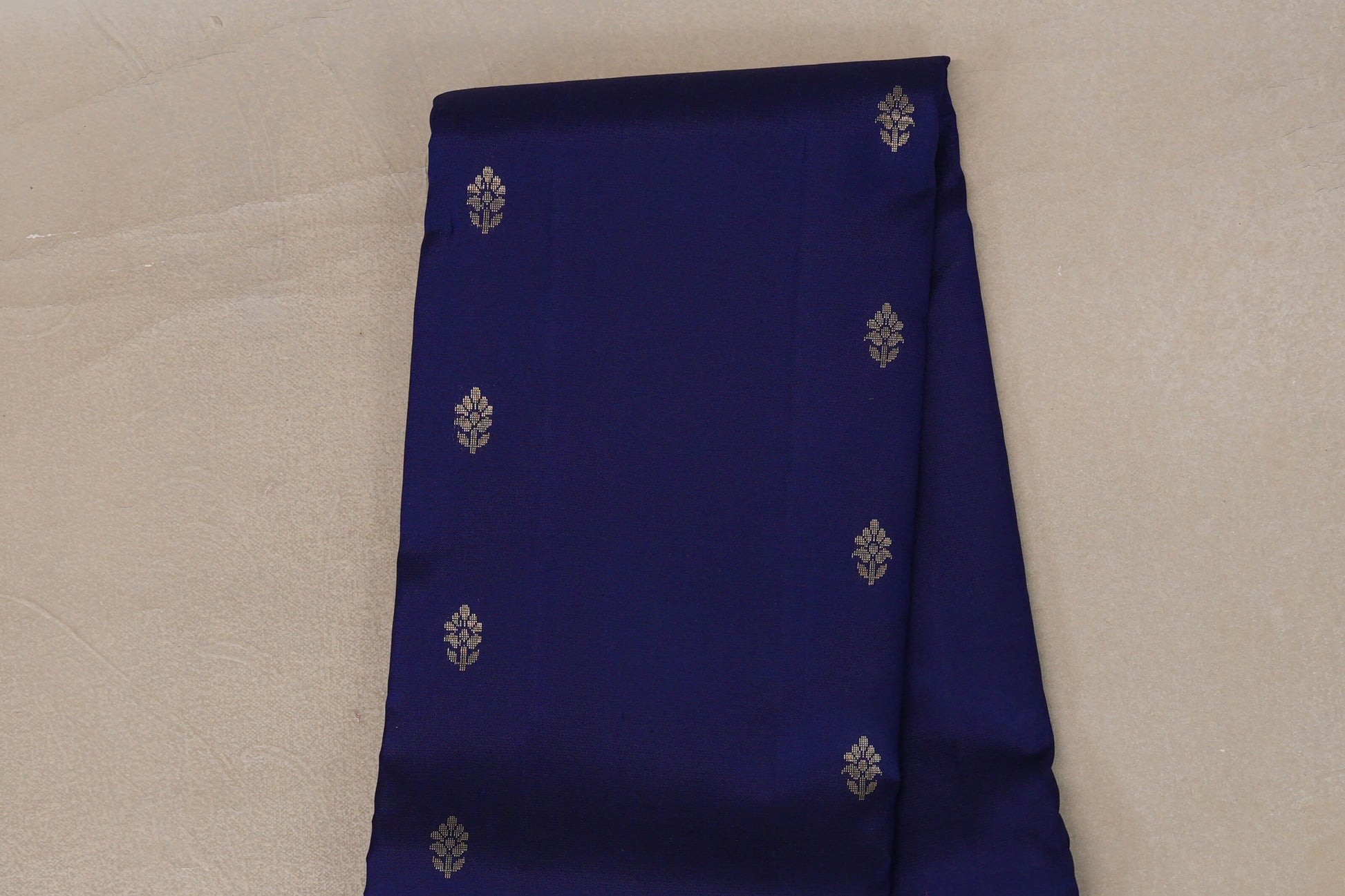 Deep Blue with Bright Pink Borders Light Weight Kanjivaram Silk Saree body
