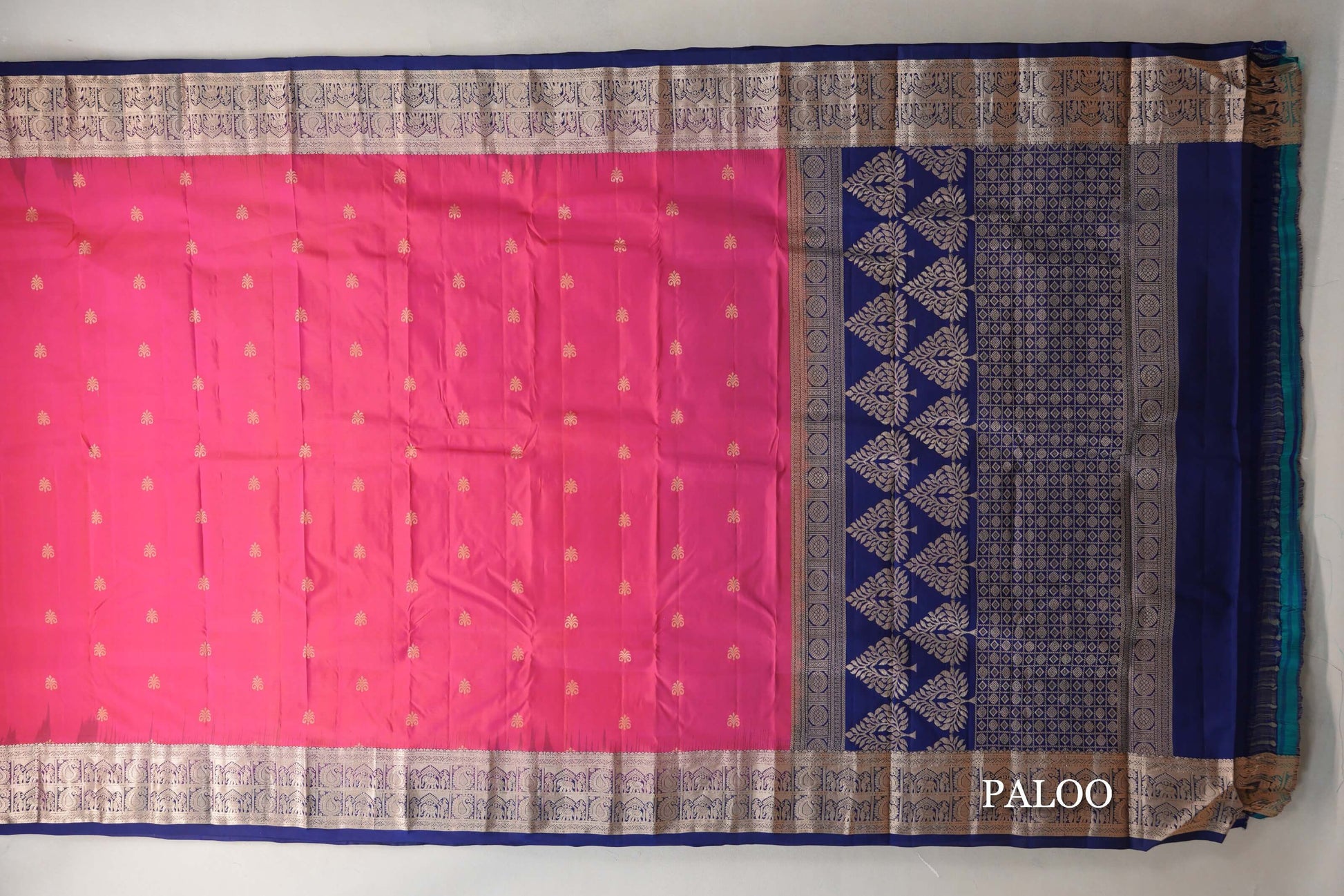 Orangish Pink with Deep Blue Borders Light Weight Kanjivaram Silk Saree paloo