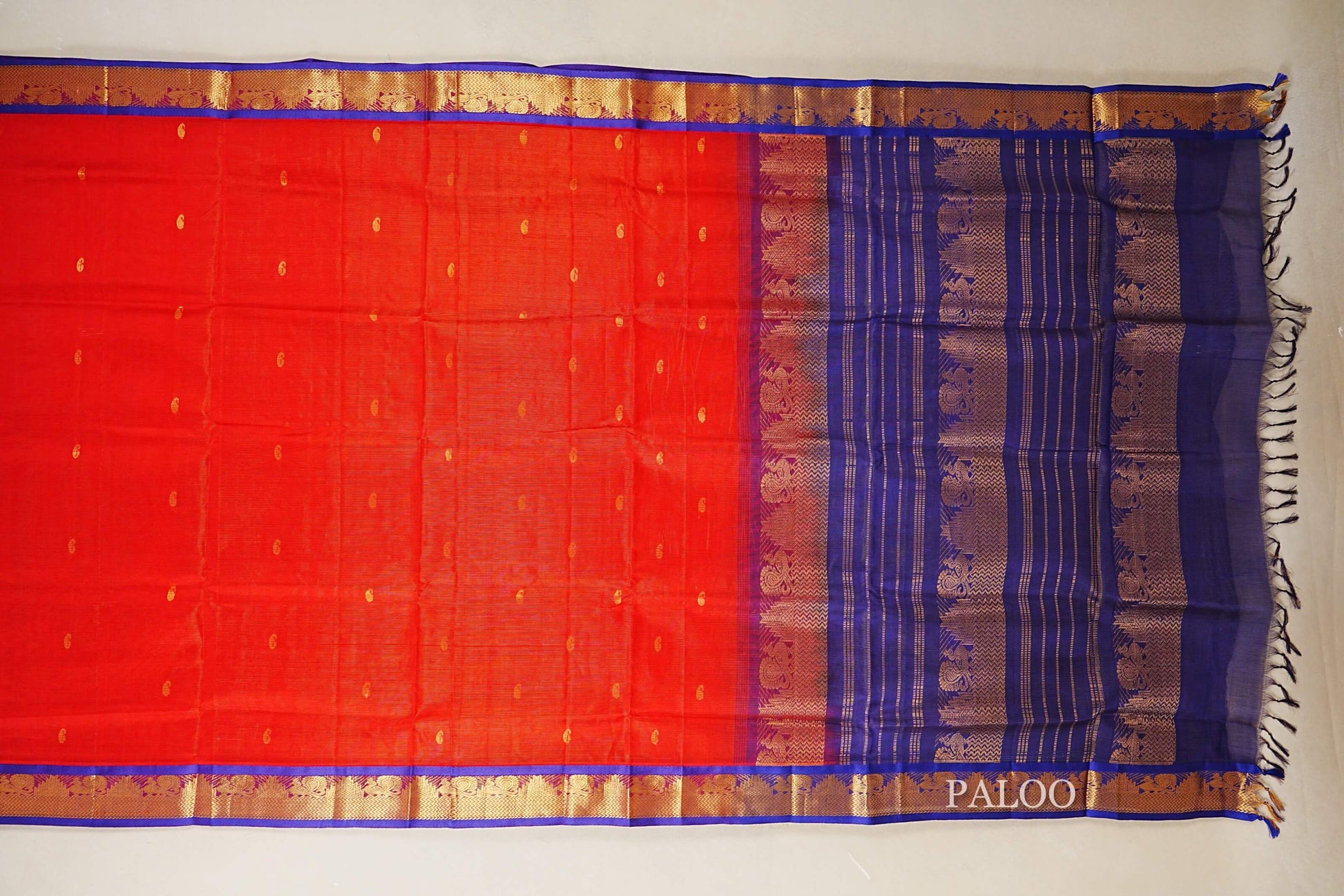 Bright Red with Deep Blue Borders Vaira Oosi Silk Cotton Saree paloo