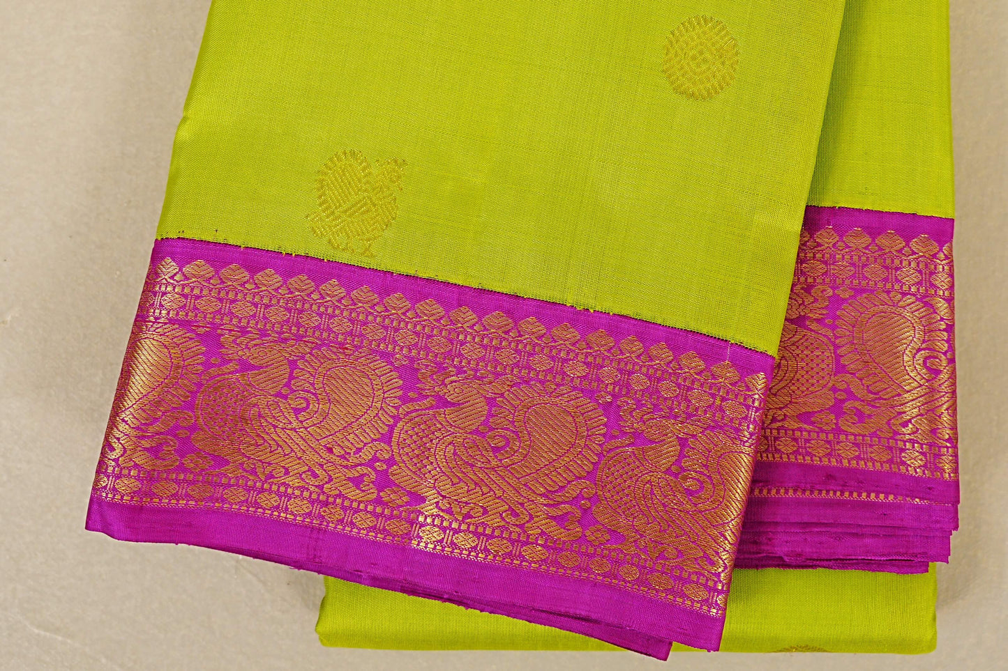 Bright Parrot Green Vintage Kanjivaram Silk Saree borders zoom