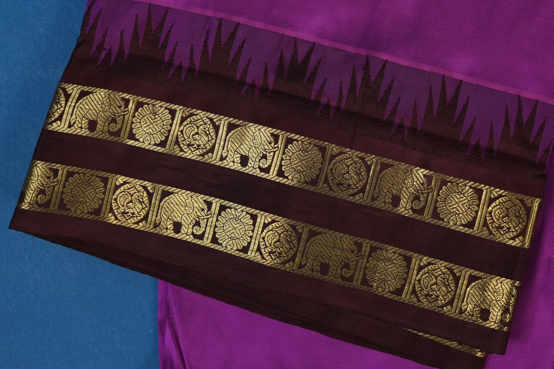 Magenta 9 yards silk saree border