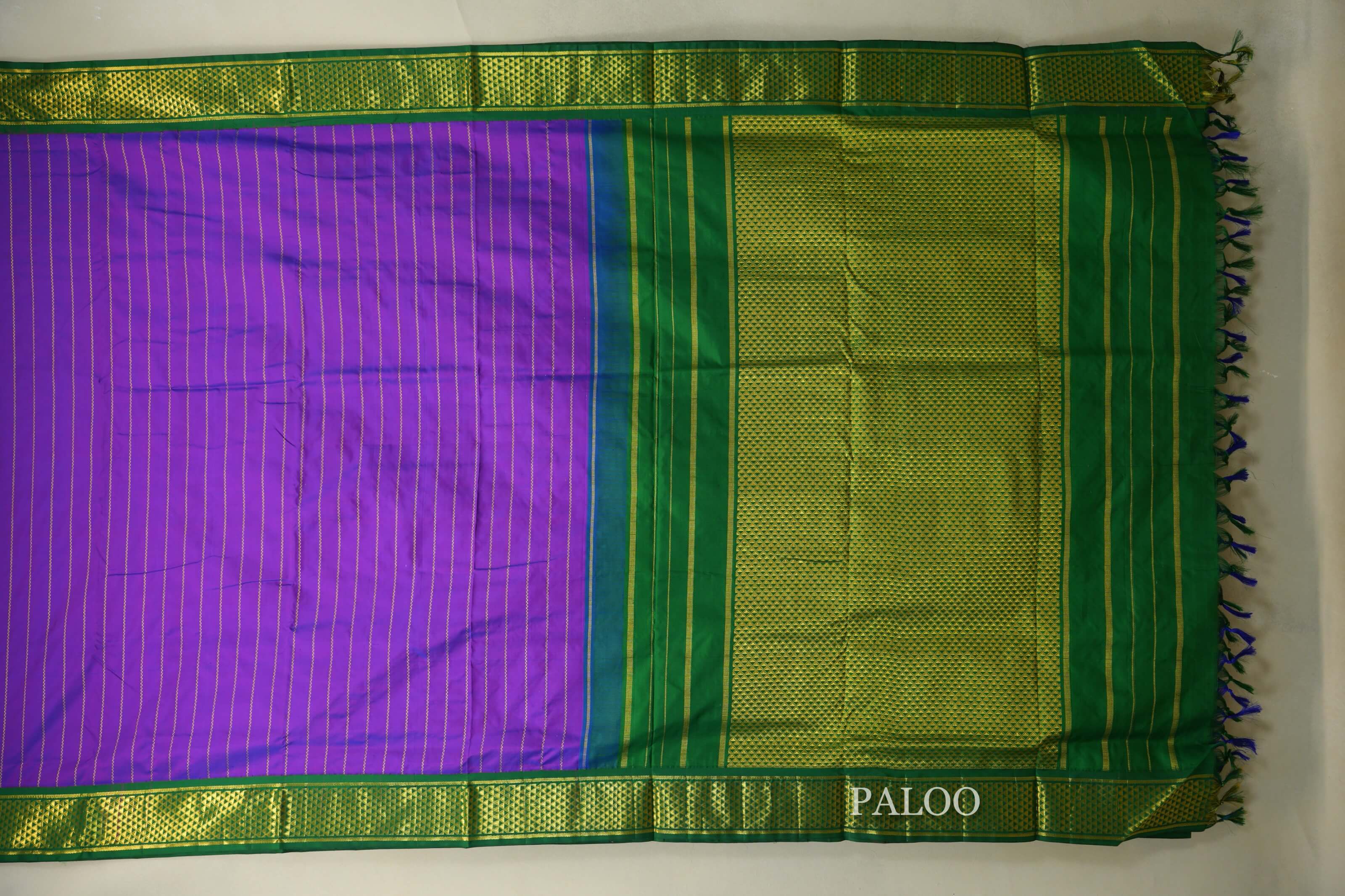 Dual Tone Violet and Magenta with Medium Green Borders Ten yards silk saree paloo