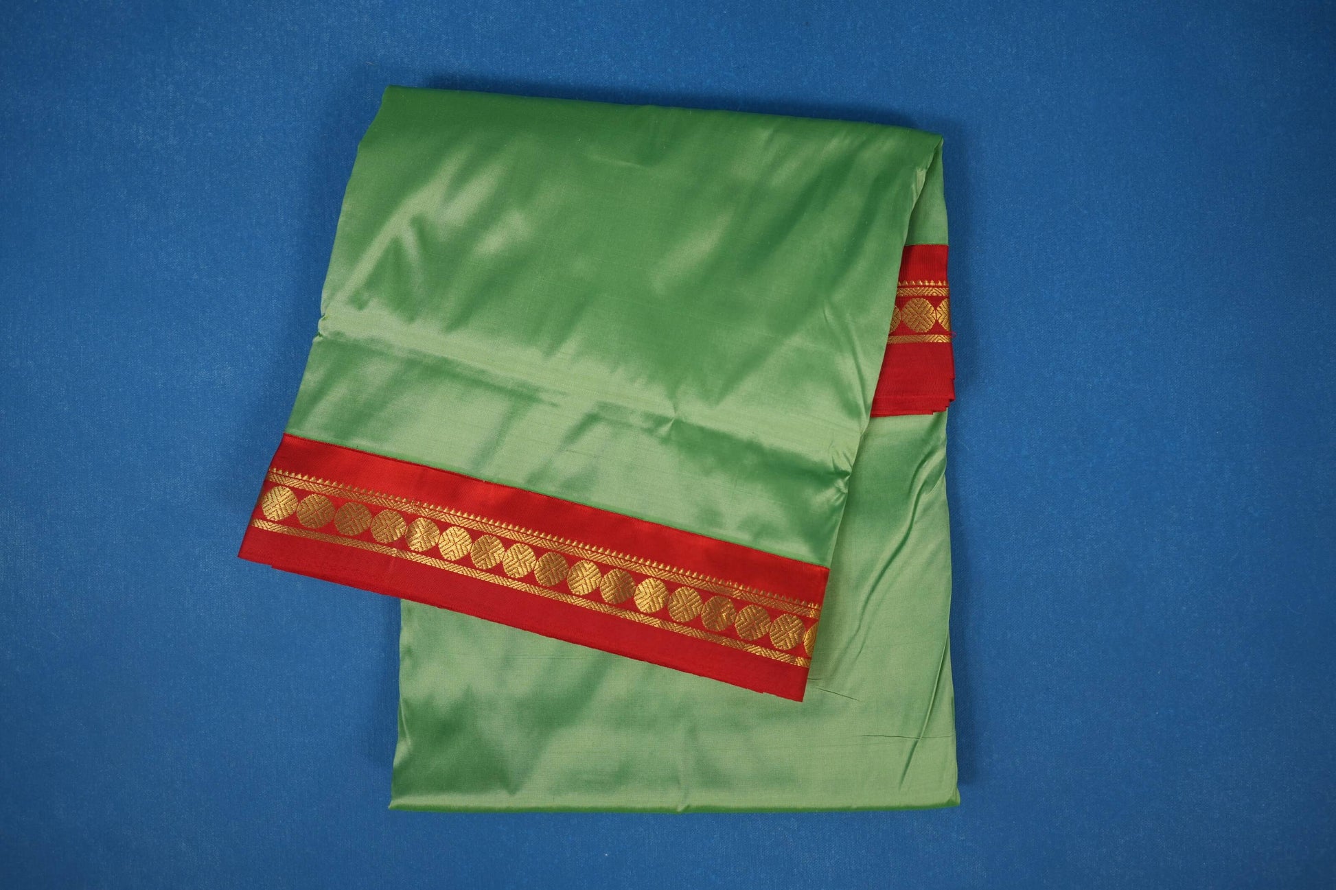 Dark Elaichi Green Ten yards silk saree