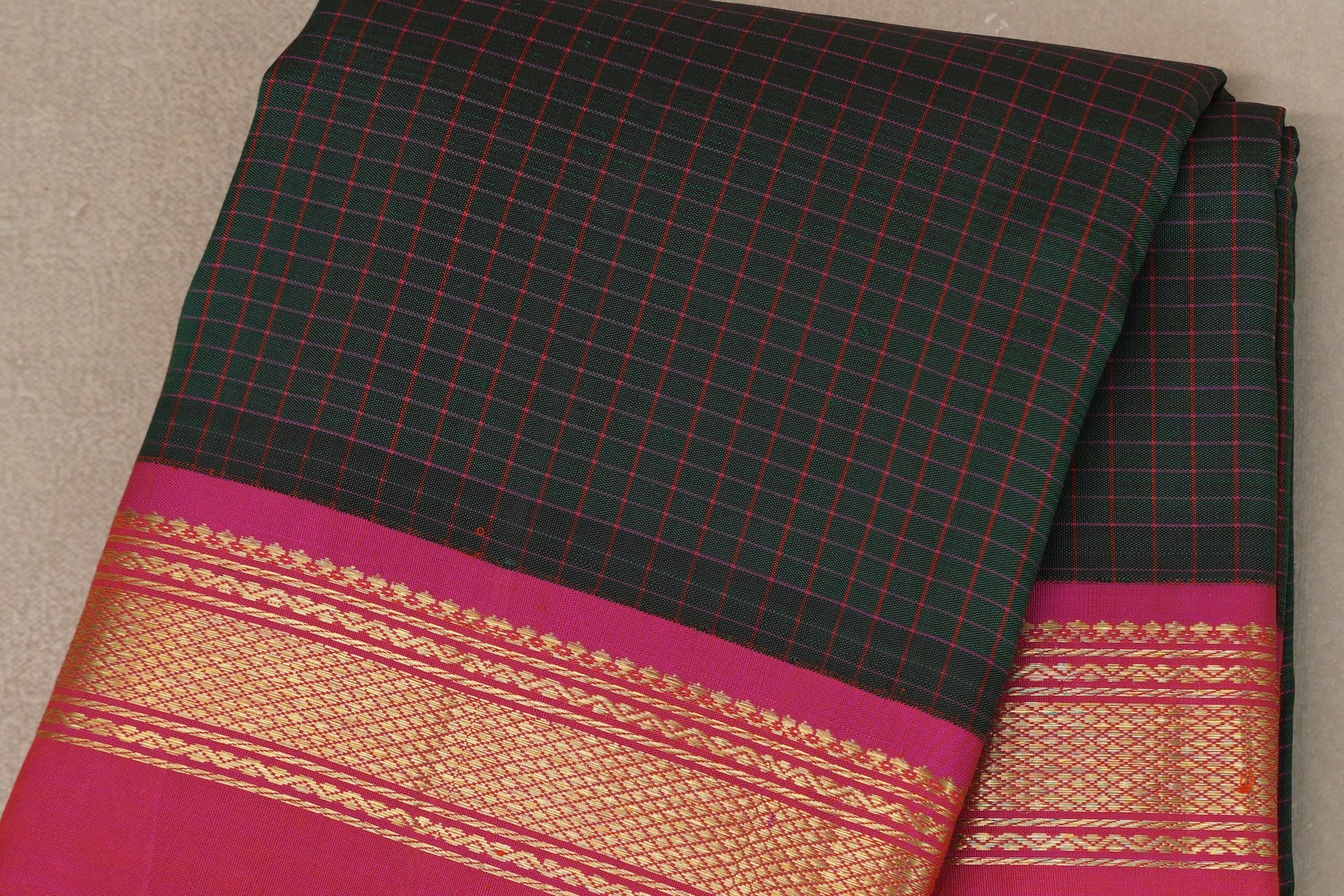Dual Tone of Plum & Dark Green Vintage Kanjivaram Silk Saree body