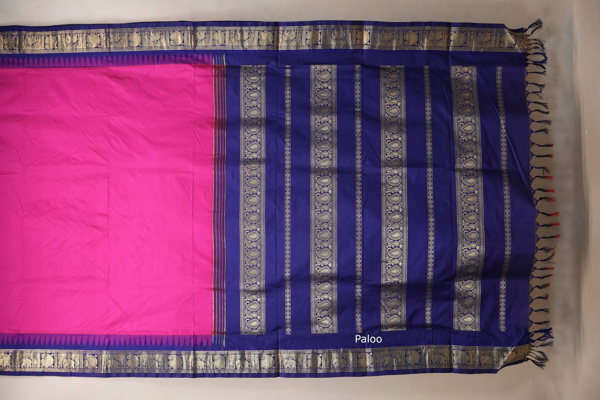 Rani pink with Deep Blue borders Ten yards silk saree paloo