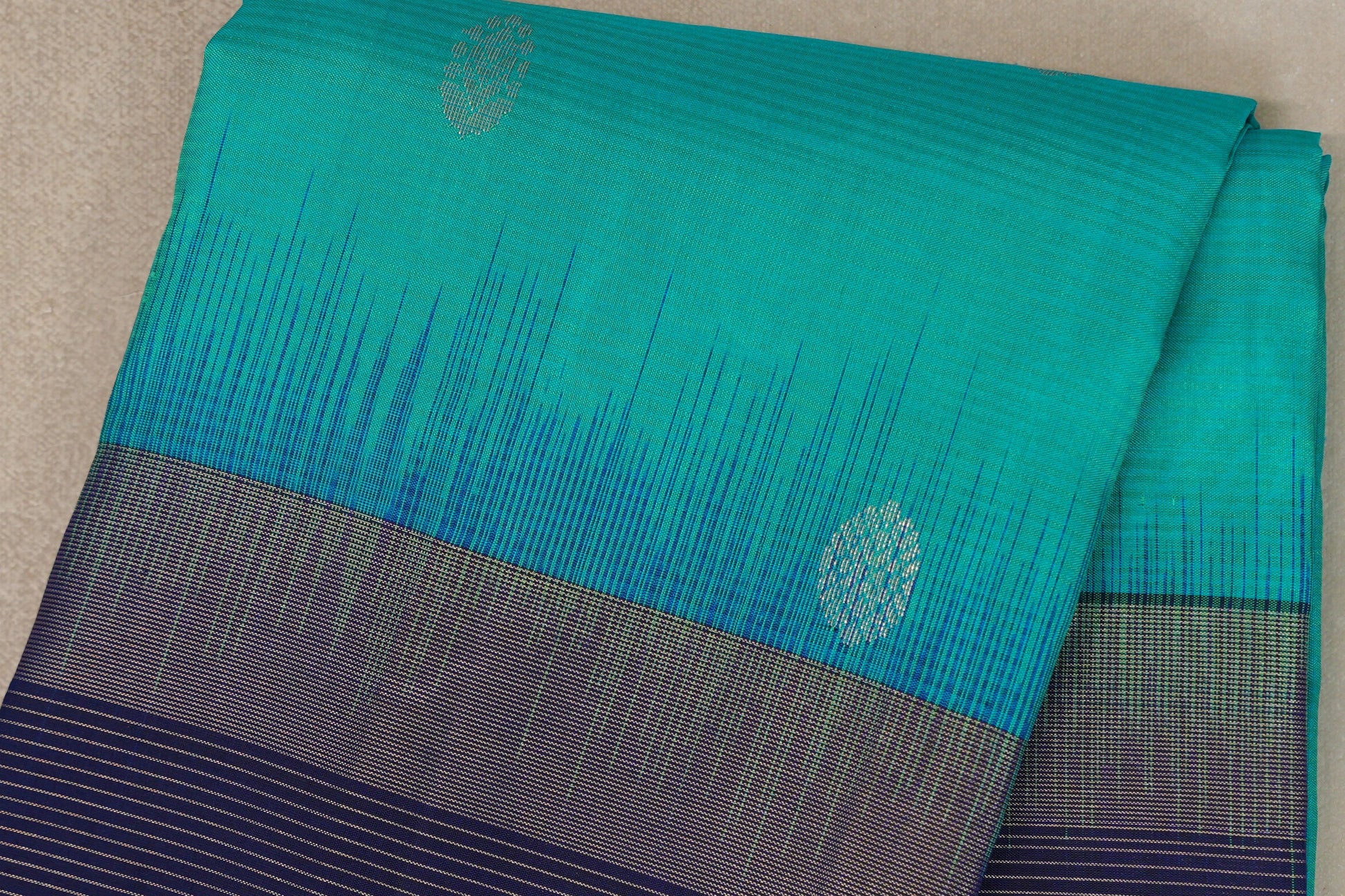 Dual Tone of Green and Blue Light Weight Kanjivaram Silk Saree body