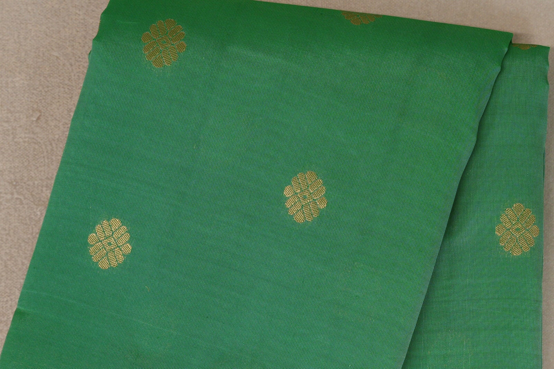 Light Parrot Green Light Weight Kanjivaram Silk Saree body