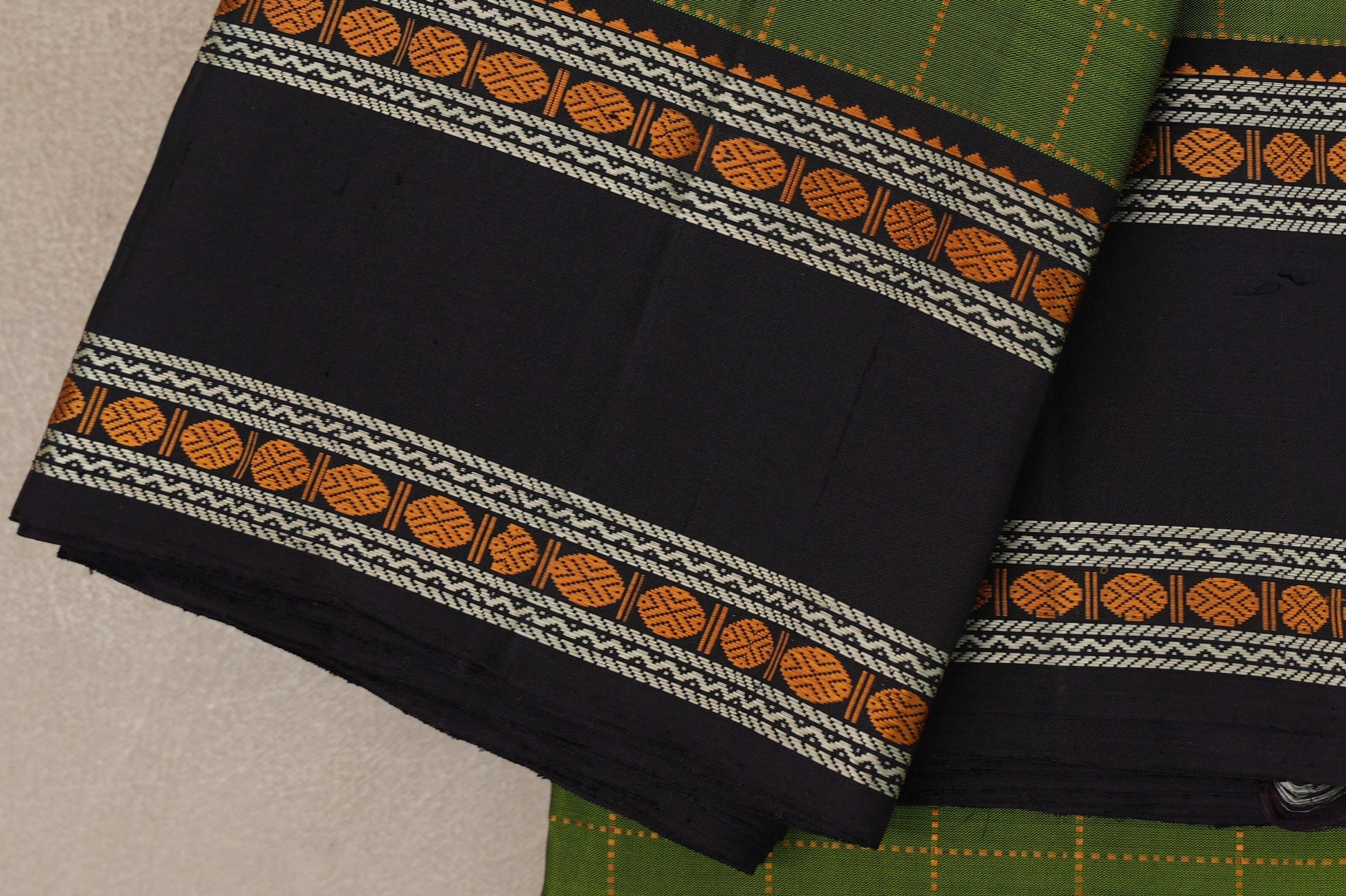 Parrot Green Vintage Thread Woven Kanjivaram Silk Saree border