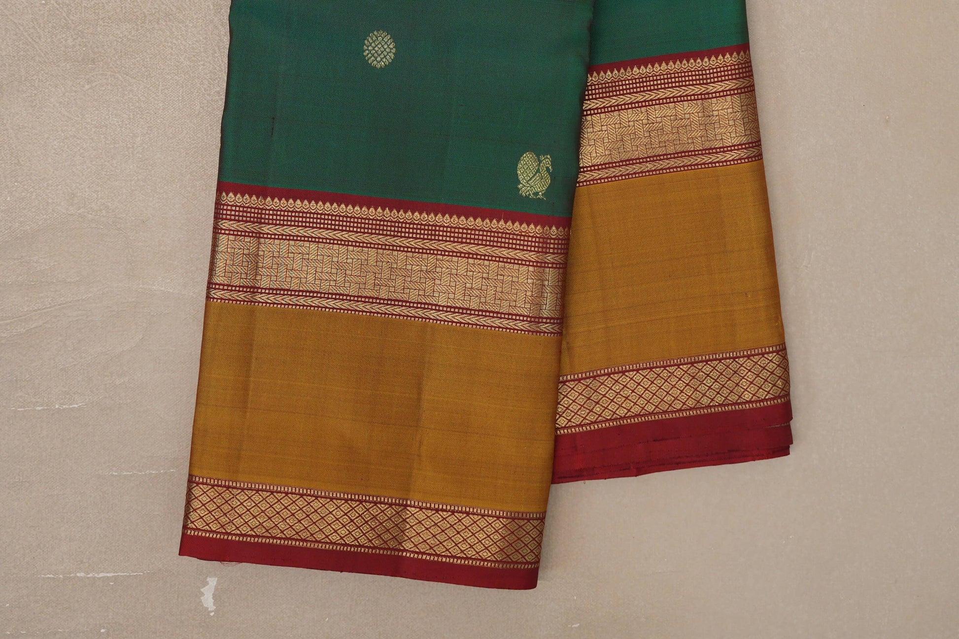 Green and Maroon Dual Tone Vintage Kanjivaram Silk Saree border