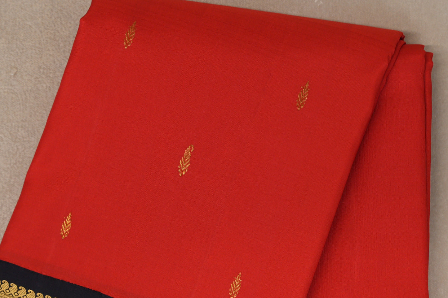 Tomato red with Dark Navy Blue Borders Vintage Kanjivaram Silk Saree body