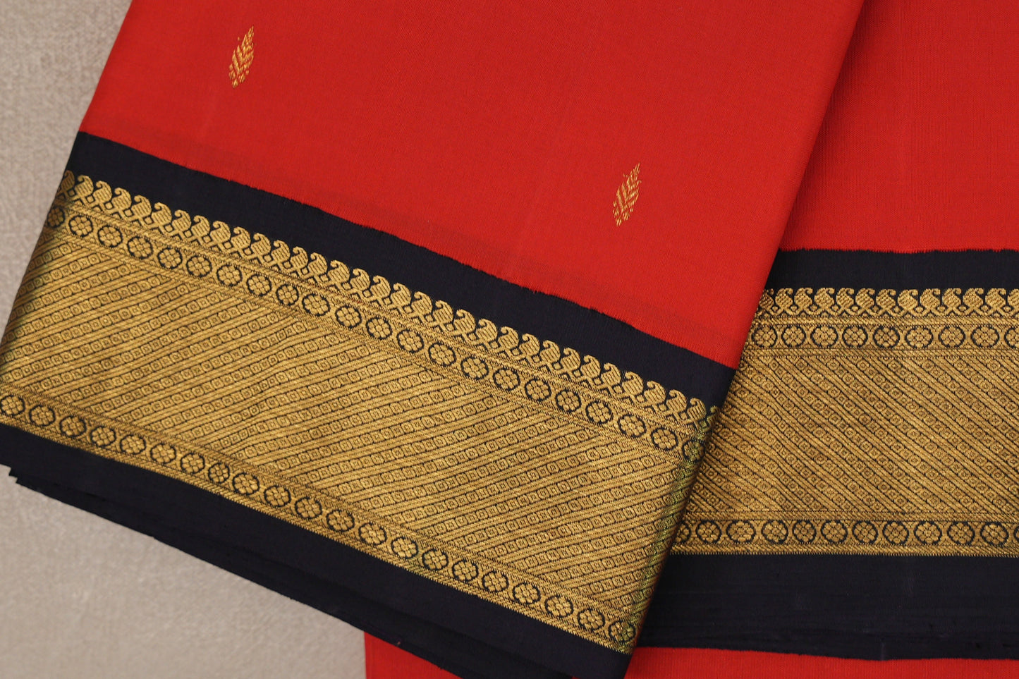 Tomato red with Dark Navy Blue Borders Vintage Kanjivaram Silk Saree border