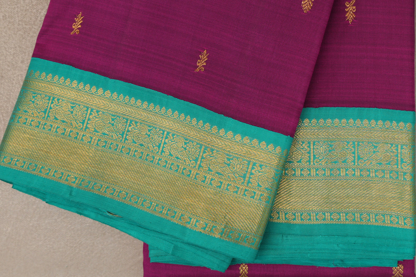 Deep magenta with Aqua Green Borders Vintage Kanjivaram Silk Saree border