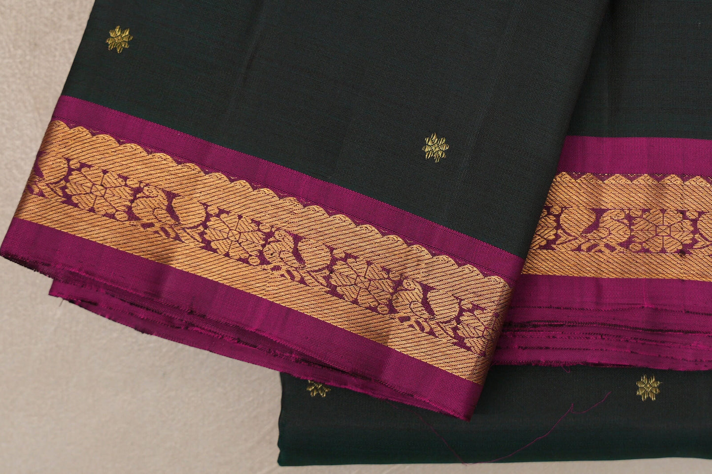 Dual Tone of Deep Bottle Green & Brown Vintage Kanjivaram Silk Saree border