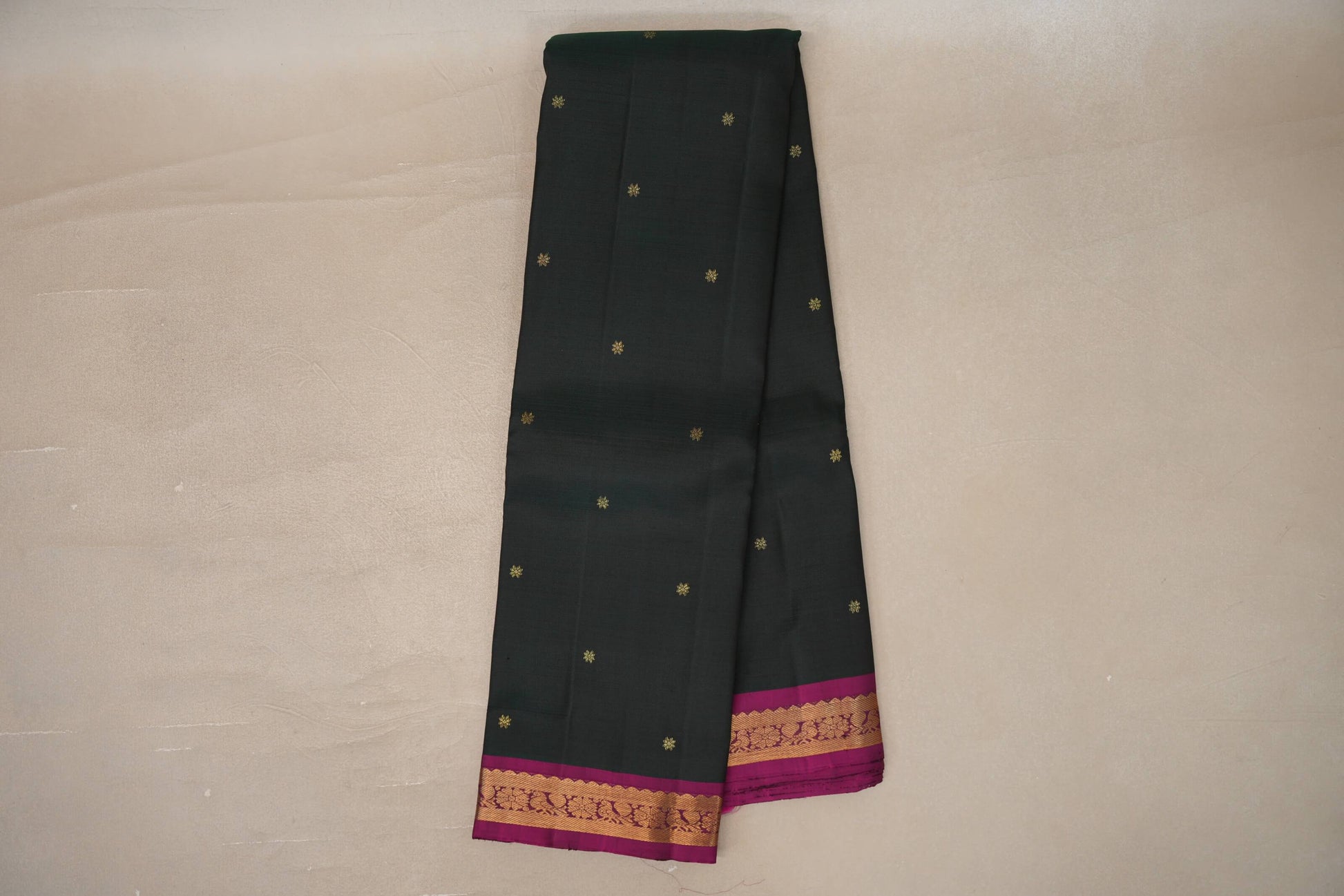 Online Dual Tone of Deep Bottle Green & Brown with Deep Magenta Borders Vintage Kanjivaram Silk Saree