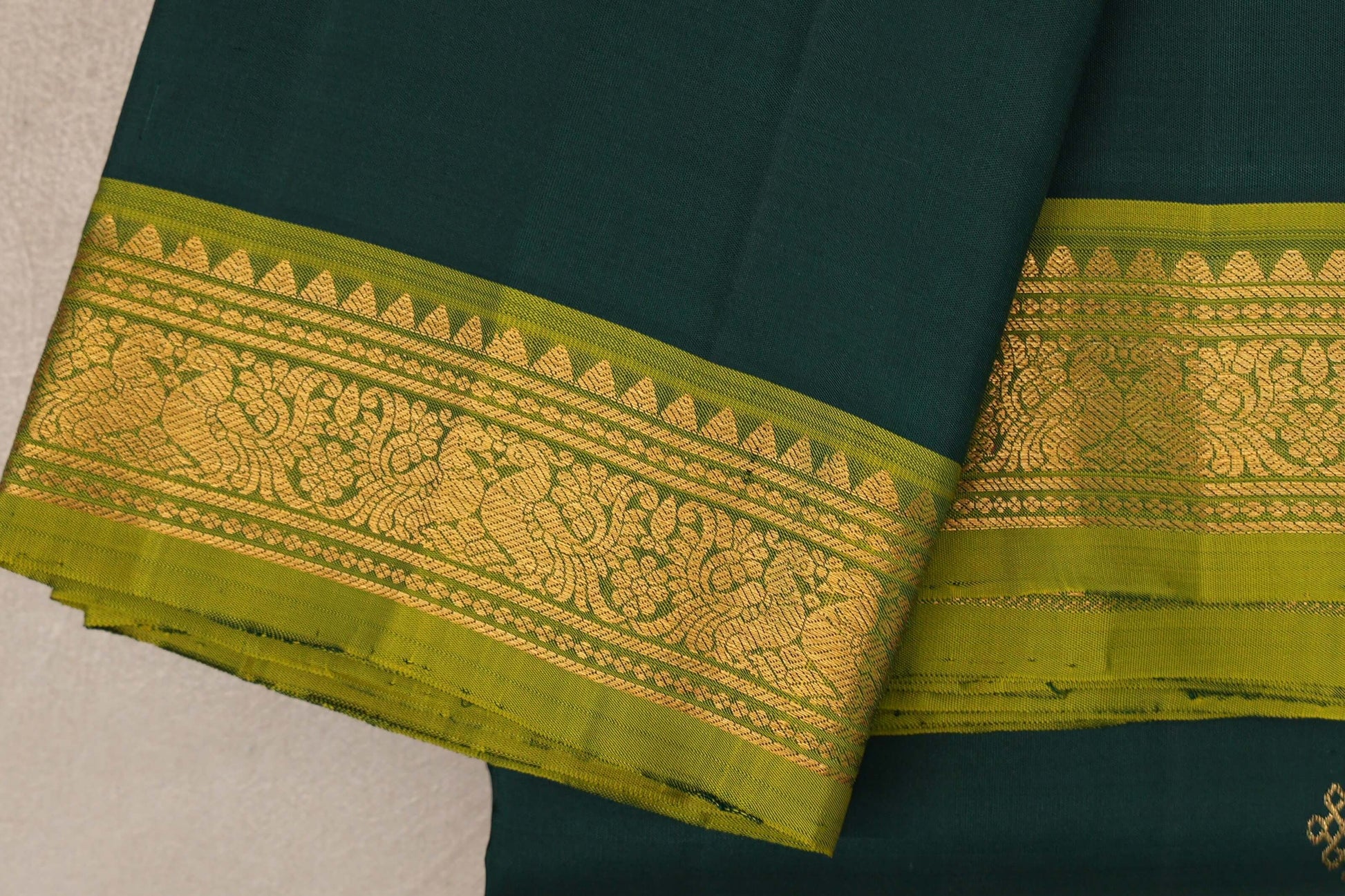 Deep Bottle Green Vintage Kanjivaram Silk Saree border