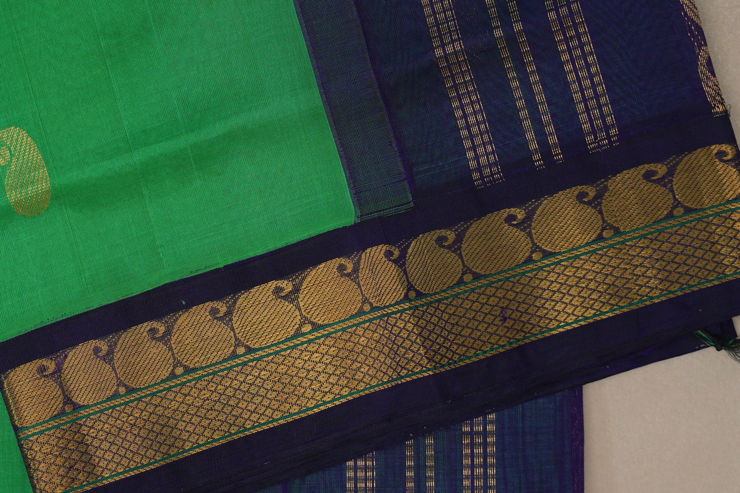 Leaf green with Navy Blue Borders Vintage Silk Cotton Saree border